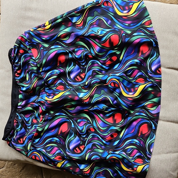 BOLDER ATHLETIC WEAR Skirt Skort Run, Tennis, Golf Geo Black Red Green NWOT- M - Picture 2 of 12